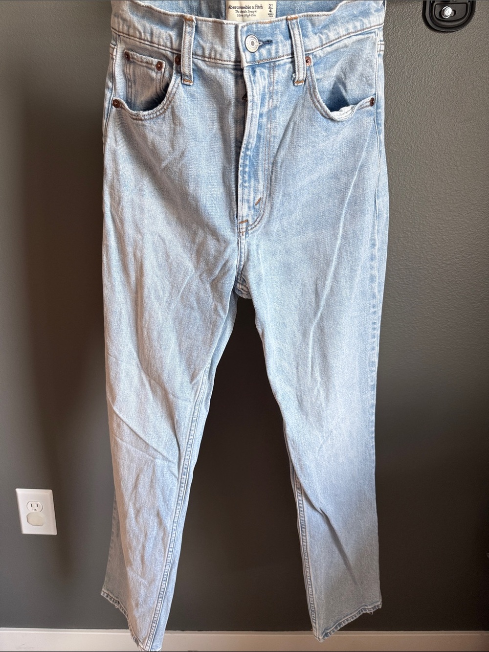 Abercrombie & Fitch Women’s Light Blue Slim Straight Jeans